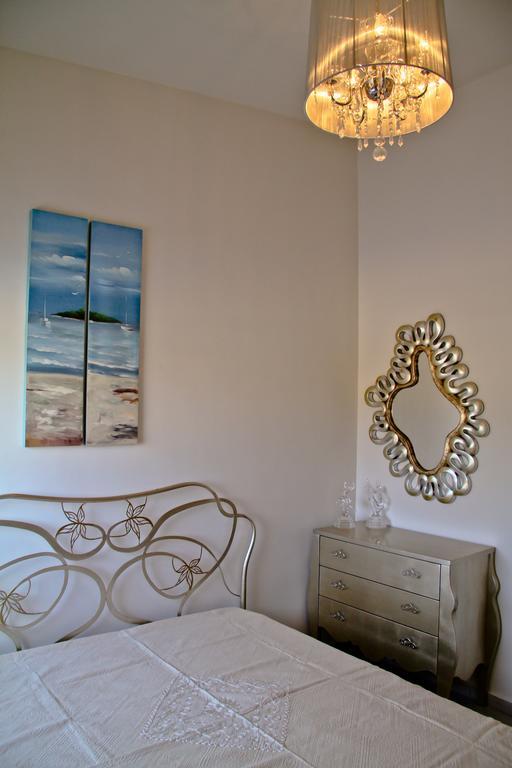 Sea View Beachfront Villa Maria Гувес Екстериор снимка