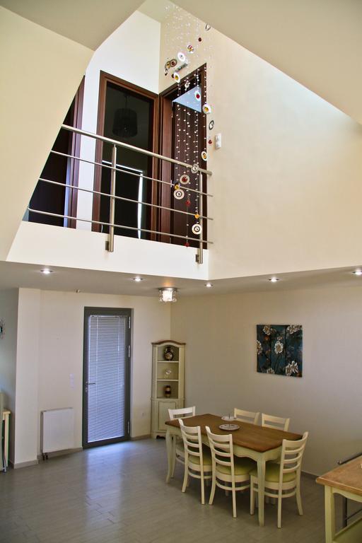 Sea View Beachfront Villa Maria Гувес Екстериор снимка