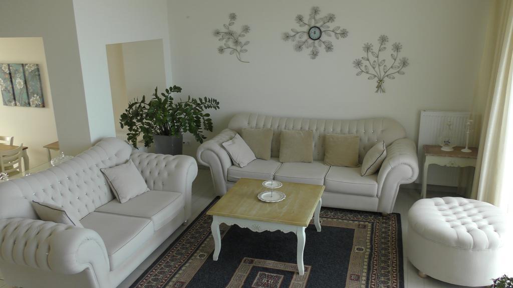 Sea View Beachfront Villa Maria Гувес Екстериор снимка