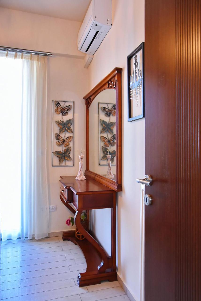 Sea View Beachfront Villa Maria Гувес Екстериор снимка