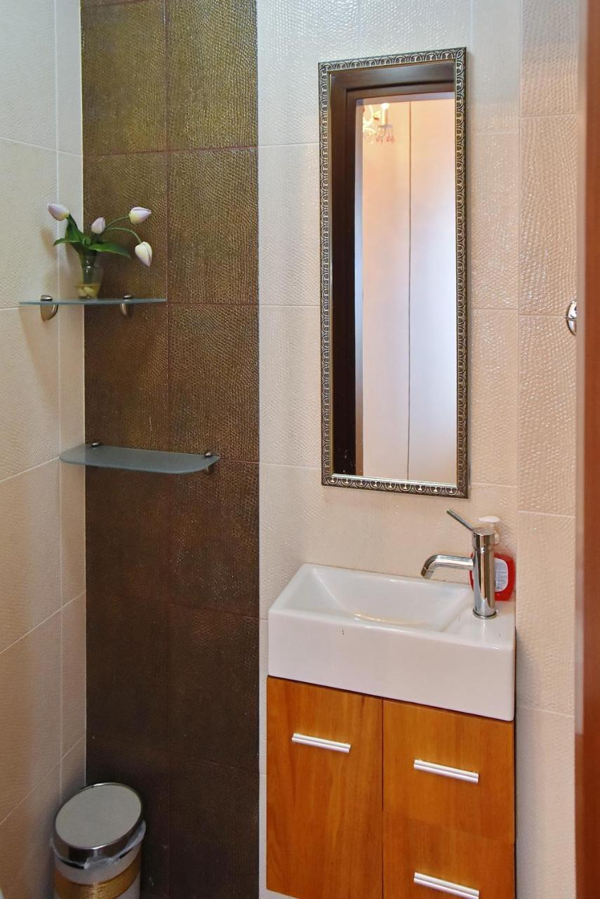 Sea View Beachfront Villa Maria Гувес Екстериор снимка