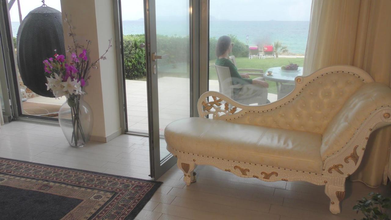 Sea View Beachfront Villa Maria Гувес Екстериор снимка